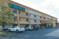 ภายนอกอาคาร La Quinta Inn Milwaukee West Brookfield