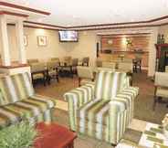 Bar, Cafe and Lounge 2 La Quinta Inn Milwaukee West Brookfield