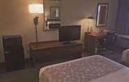 Bedroom 4 La Quinta Inn Milwaukee West Brookfield