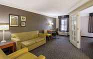 Common Space 3 La Quinta Inn & Suites Macon