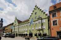 Luar Bangunan Bayerischer Hof