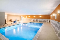 Swimming Pool La Quinta Inn & Suites by Wyndham Montgomery