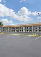 SWIMMING_POOL Days Inn & Suites by Wyndham Orlando East UCF Area