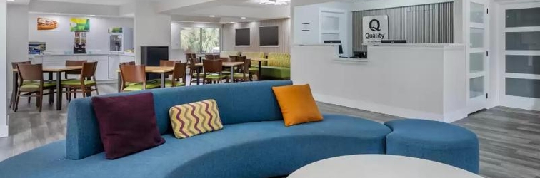 Lobby Days Inn & Suites by Wyndham Orlando East UCF Area