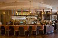 Bar, Cafe and Lounge Red Lion Medford