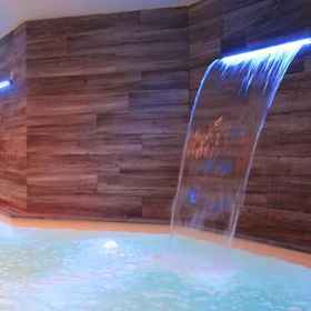 Columbia Charming Spa1 , 飯店桑布卡皮斯托耶塞