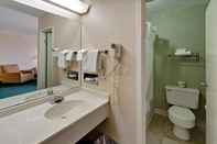 In-room Bathroom Key Inn Roseville