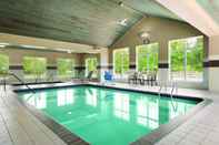 Swimming Pool Country Inn & Suites Brooklyn Center