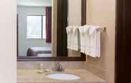 In-room Bathroom 5 Super 8 by Wyndham Naples