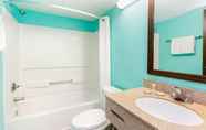 In-room Bathroom 6 Super 8 by Wyndham Naples