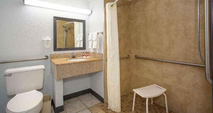 In-room Bathroom Super 8 by Wyndham Naples