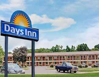 Exterior 2 Days Inn by Wyndham Newport News