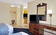 ห้องนอน 6 Days Inn by Wyndham Newport News