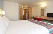 Bedroom 7 Travelodge Bristol Severn View M48