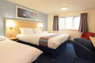 Bedroom 4 Travelodge Bristol Severn View M48