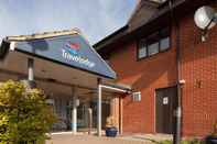 Exterior Travelodge Newbury Tot Hill