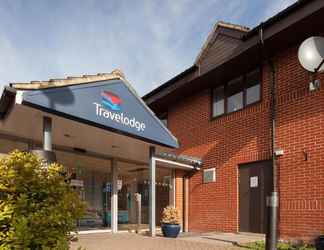 Exterior 2 Travelodge Newbury Tot Hill