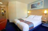 Bedroom 6 Travelodge Newbury Tot Hill