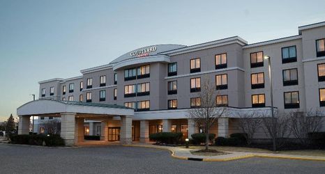 외관 2 Courtyard By Marriott Republic Aprt Long Island/Fa