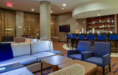 Bar, Cafe and Lounge 2 Courtyard Republic Airport Long Island/Farmingdale