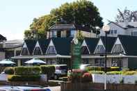 Exterior Gables Lakefront Motel