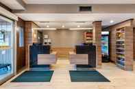 Lobby Quality Inn & Suites Oakville