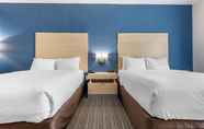Bedroom 6 Quality Inn & Suites Oakville