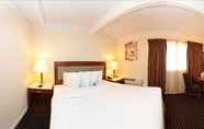 Bedroom 3 Lexington Inn & Suites - N.W. Chicago West/Elgin