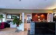 Lobi 2 Canadas Best Value Inn Toronto