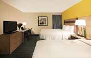 Bedroom 3 Canadas Best Value Inn Toronto