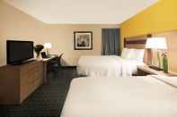 Bedroom Canadas Best Value Inn Toronto