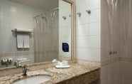 In-room Bathroom 5 Master Express Lima e Silva