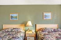Bedroom Super 8 by Wyndham Gardnerville Topaz Lake