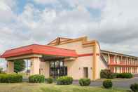 Exterior Super 8 by Wyndham Paducah KY