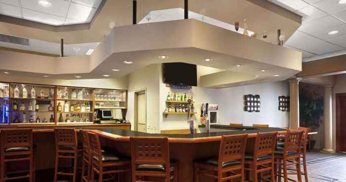 Bar, Cafe and Lounge Ramada by Wyndham Levittown Bucks County