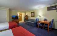 Bedroom 6 Anchorage Inn