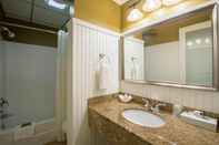 In-room Bathroom Anchorage Inn