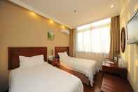 ห้องนอน GreenTree Inn Shanghai Yanchang Road