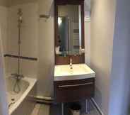 In-room Bathroom 6 Orion Paris Haussmann