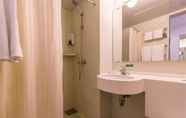 In-room Bathroom 7 Jinjiang Inn Shanghai Hailun Rd