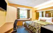 Toilet Kamar 7 Microtel Inn & Suites By Wyndham Newport News Air