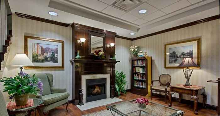 Lobby Country Inn & Suites Newport News South