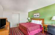 Bedroom 6 Days Inn by Wyndham Blacksburg Conference Center