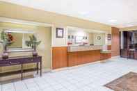 Lobby Days Inn by Wyndham Blacksburg Conference Center