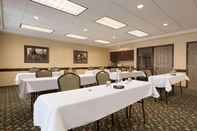 Functional Hall Country Inn & Suites By Radisson St. Cloud East