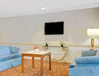 Lobi 2 Microtel Inn & Suites By Wyndham Raleigh