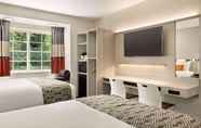 Bilik Mandi dalam Bilik 2 Microtel Inn & Suites By Wyndham Raleigh