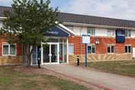 Exterior Travelodge Reading M4 Eastbound