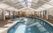 Swimming Pool 6 Comfort Inn & Suites Springfield