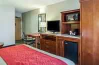 Bedroom Comfort Inn & Suites Springfield